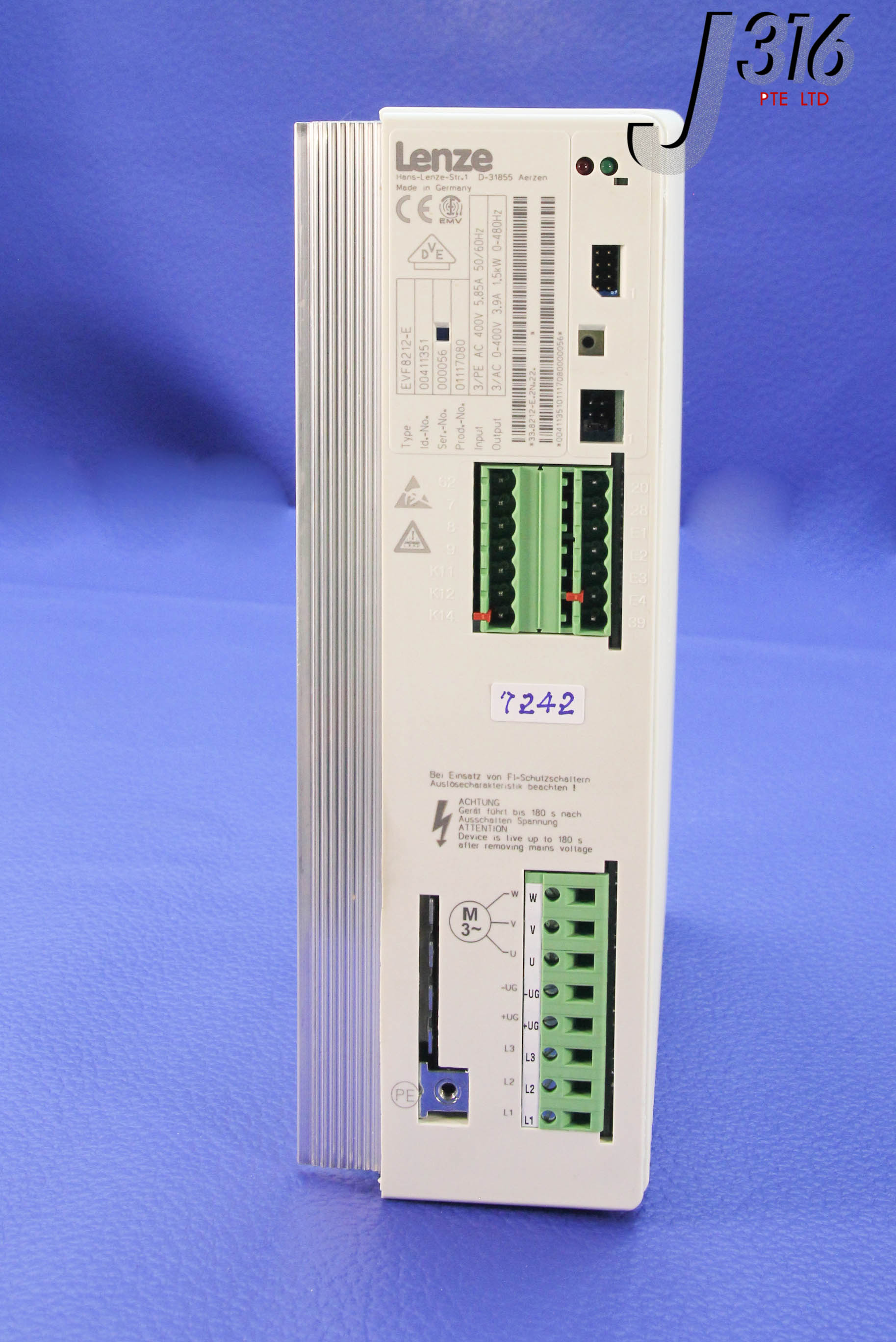 7242 LENZE FREQUENCY DRIVE, 00411351, 3/PE AC 400V 5.85A 50/60HZ